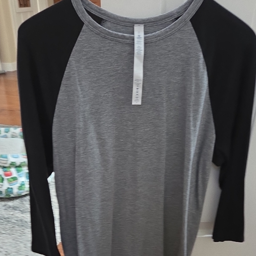Lululemon Gray and Black Raglan Sleeve men's. Size Small.